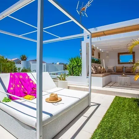 Sleeps 3 With Pool Air Con And Wifi * Corralejo