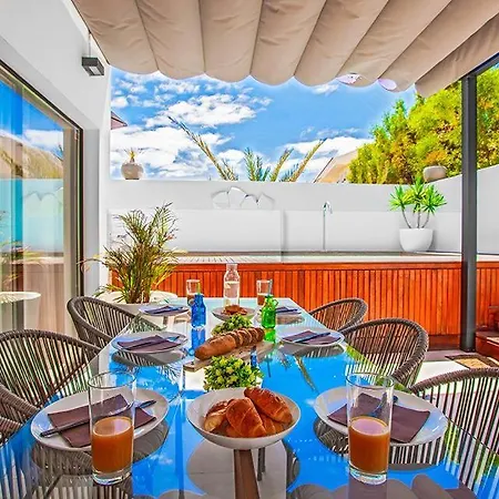 Sleeps 3 With Pool Air Con And Wifi * Corralejo