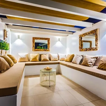 Sleeps 3 With Pool Air Con And Wifi