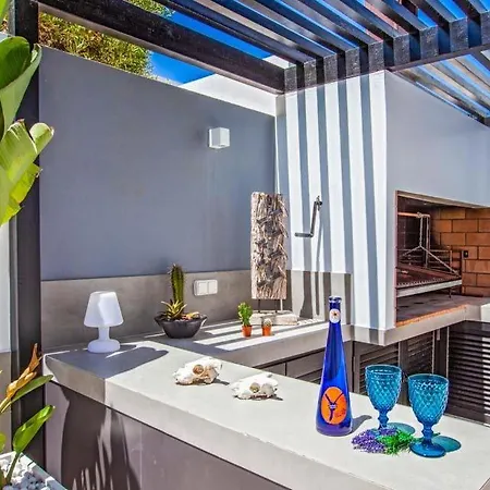 Villa Sleeps 3 With Pool Air Con And Wifi