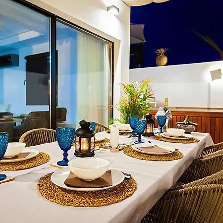 Sleeps 3 With Pool Air Con And Wifi
