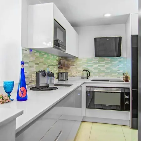 Villa Sleeps 3 With Pool Air Con And Wifi Corralejo