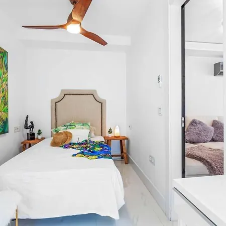 Villa Sleeps 3 With Pool Air Con And Wifi Corralejo