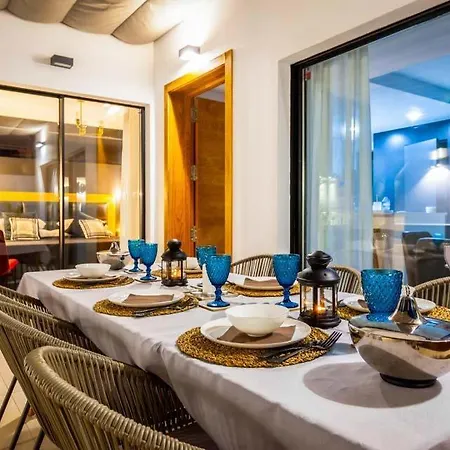 Villa Sleeps 3 With Pool Air Con And Wifi *